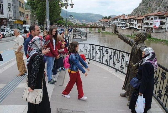 Selfieci Şehzadenin Kılıcı Yine Kırıldı