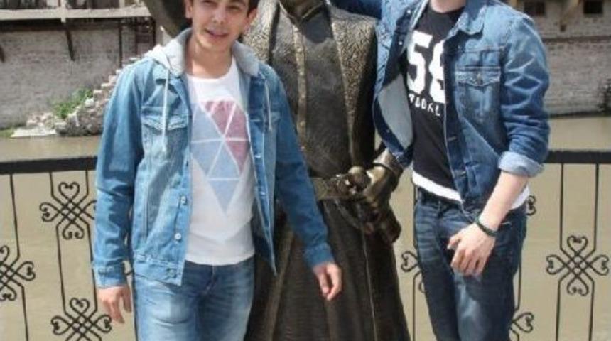 Şehzadenin Kılıcını Yine Kırdılar