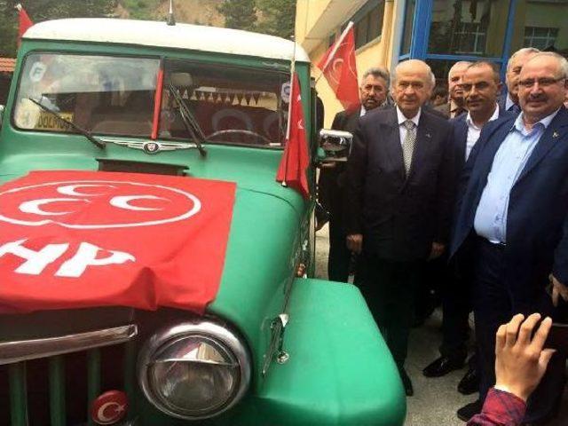 Bahçeli'ye 1952 Model Cip Hediye Edildi