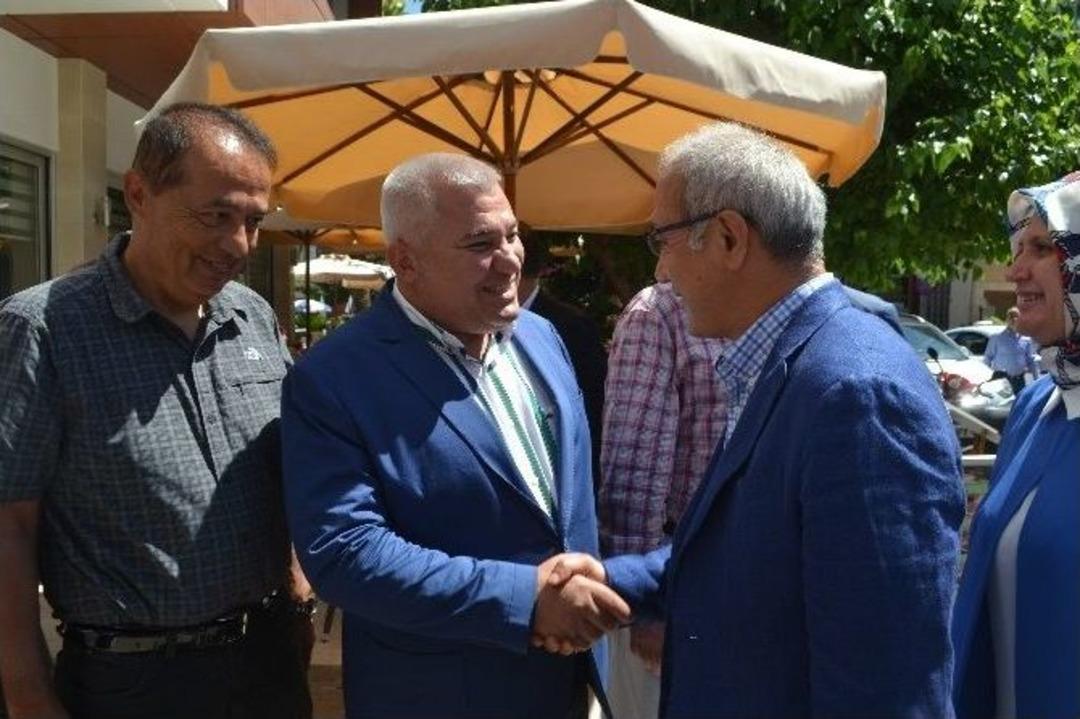 Ak Parti&rsquo;li L&uuml;tfi Elvan Alanya&rsquo;da Turizm Sekt&ouml;r Temsilcileriyle Buluştu