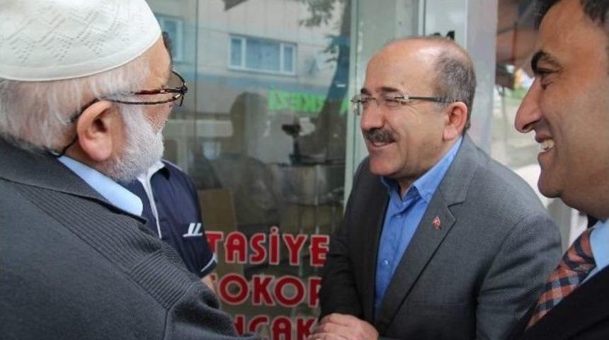 Başkan G&uuml;mr&uuml;k&ccedil;&uuml;oğlu Fatih Mahallesinde Esnaf Ve Vatandaşlarla G&ouml;r&uuml;şt&uuml;