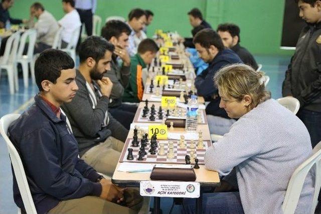 Sapanca Belediyesi Satranç Turnuvası Başladı