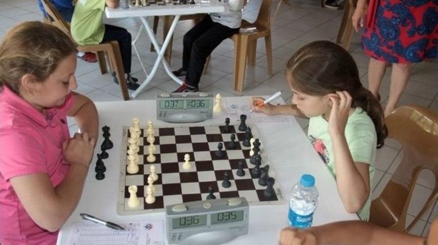 Kepez&rsquo;de 100. Yıl Satran&ccedil; Turnuvası Başladı