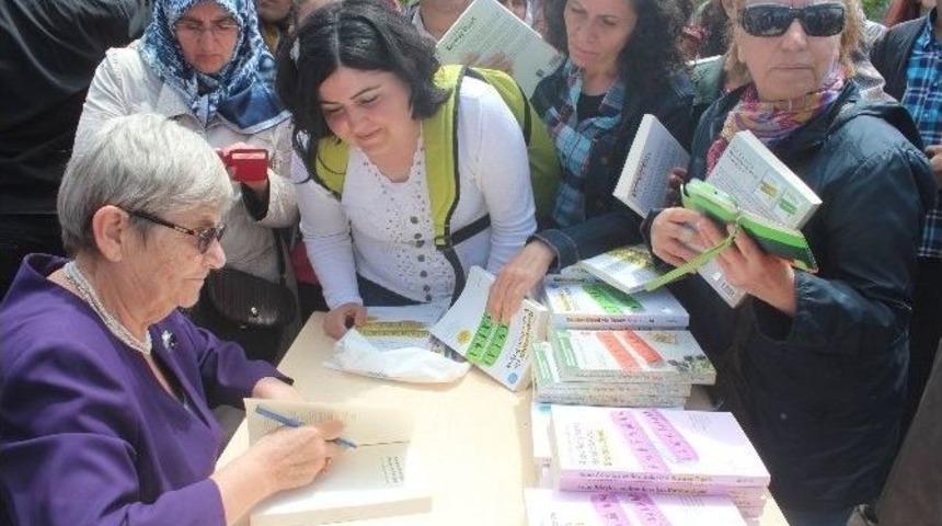 Prof. Dr. Canan Karatay Beyşehir&rsquo;de Kitaplarını İmzaladı