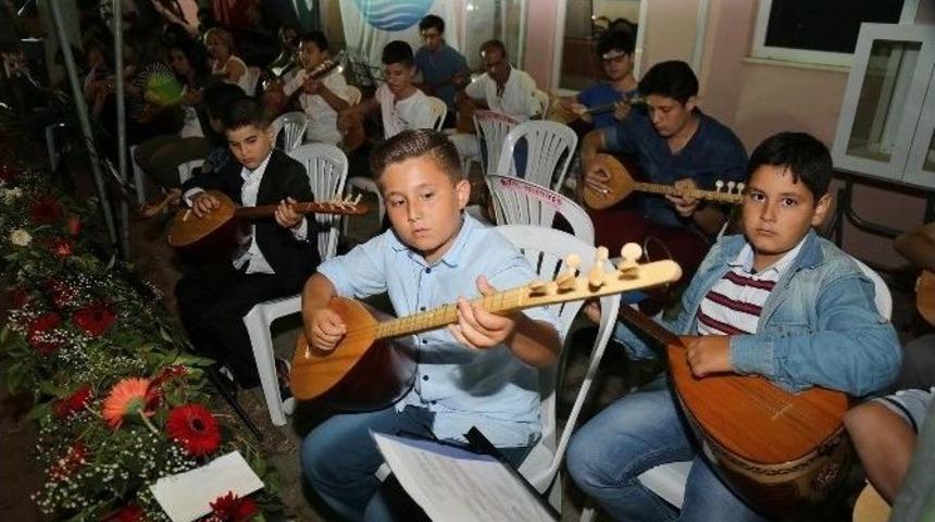 Mezitli&rsquo;de Kursiyerlerden M&uuml;zik Ş&ouml;leni