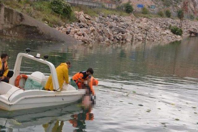 Karpuz Yüklü Tır Baraj Gölüne Uçtu: 1 Ölü, 1 Kayıp