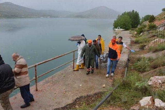 Karpuz Yüklü Tır Baraj Gölüne Uçtu: 1 Ölü, 1 Kayıp