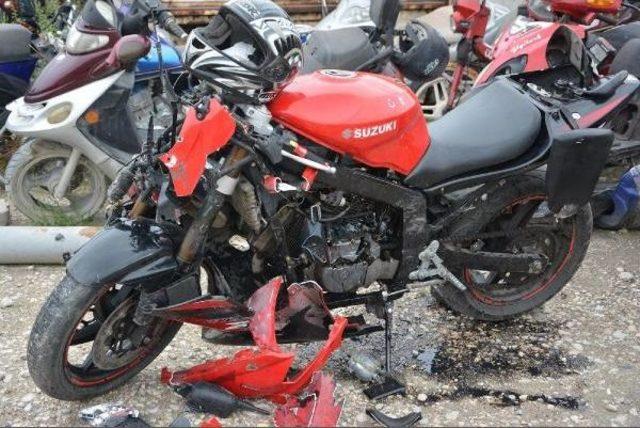 Kamyonetin Çarptığı 19 Yaşındaki Motosiklet Sürücüsü Öldü
