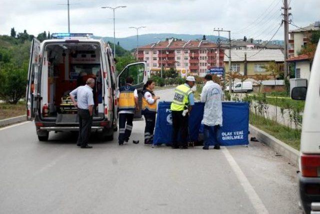 Minibüsün Çarptığı Bisikletli Belediye Temizlik Işçisi Öldü