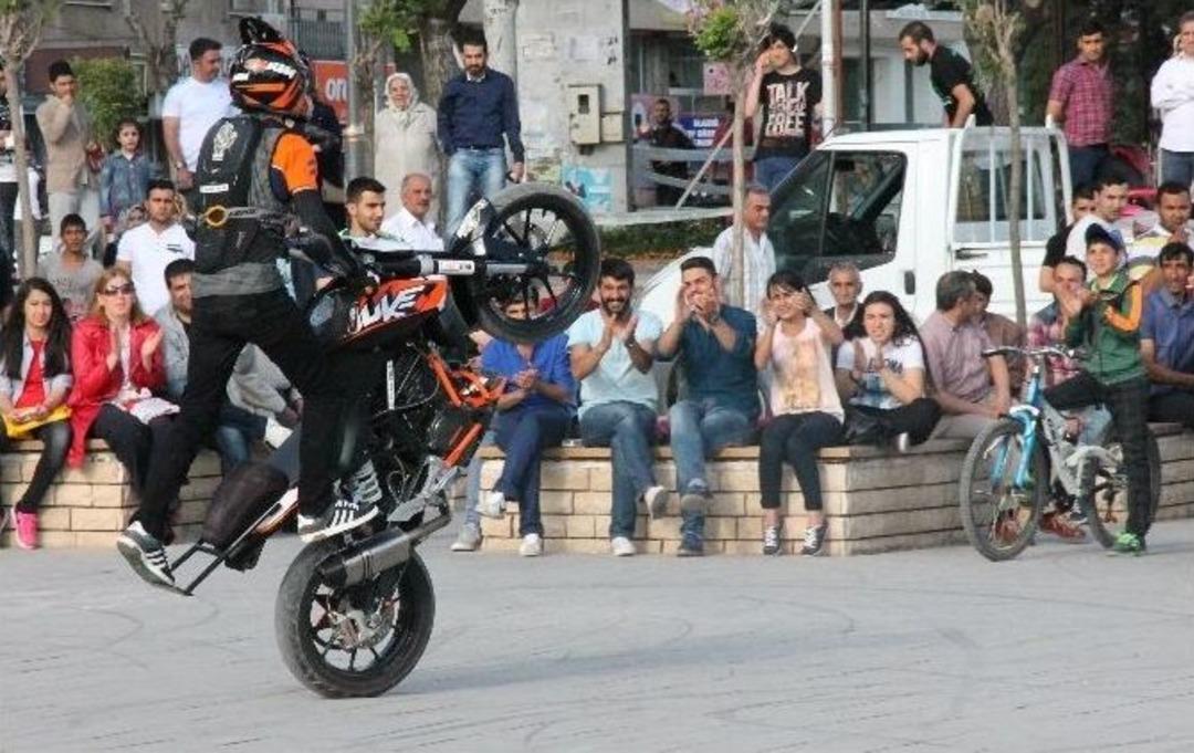 Motorcuların Şovu Nefes Kesti