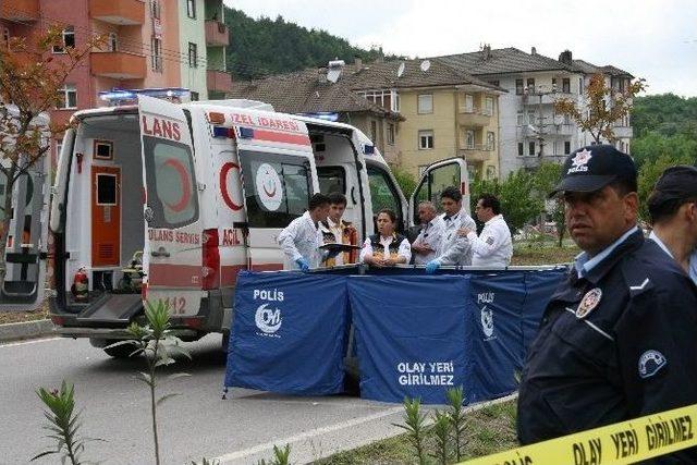 Minibüsün Çarptığı Bisiklet Sürücüsü Hayatını Kaybetti