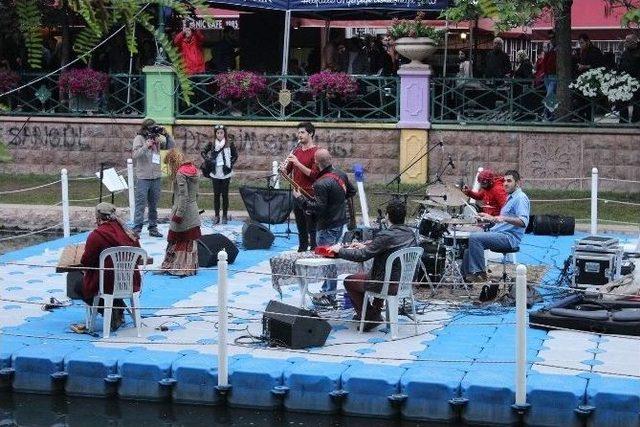 7. Uluslararası Eskişehir Sokak Festivali Devam Ediyor