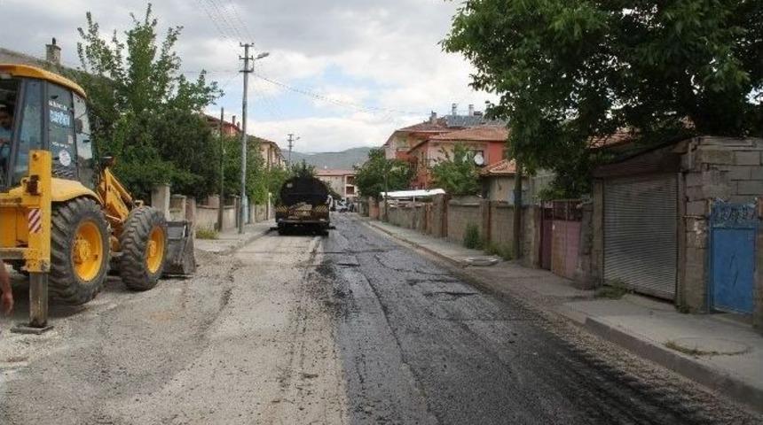 Asfalt &Ccedil;alışmaları Atat&uuml;rk Mahallesinde