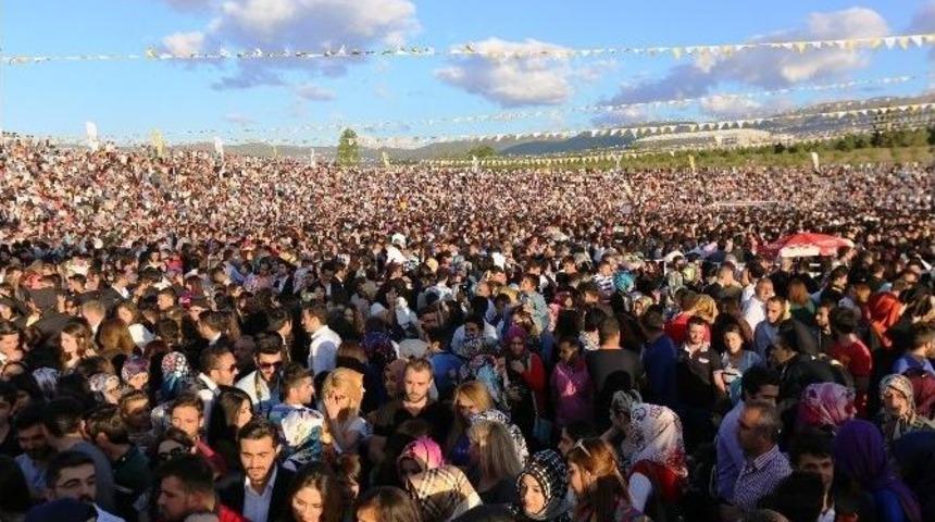 İn&ouml;n&uuml; &Uuml;niversitesi Bu Yıl 7 Bin 750 Mezun Verdi