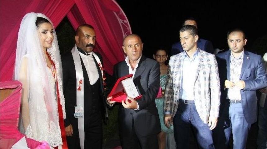 &Ccedil;emişgezekli İş Adamının D&uuml;ğ&uuml;n&uuml; Kardeşlik Ş&ouml;lenine D&ouml;n&uuml;şt&uuml;