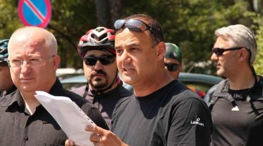 Fransız Bisiklet&ccedil;inin &Ouml;l&uuml;m&uuml; Protesto Edildi