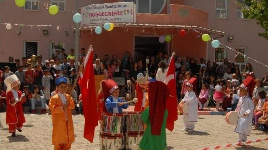 Anaokulu Öğrencilerinin Gösterisi Beğeniyle İzlendi