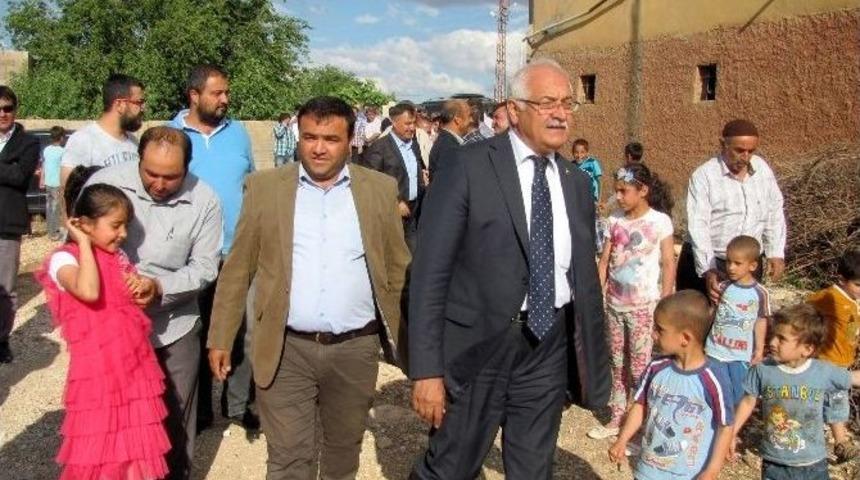 Milletvekili Erdoğan Katıldığı D&uuml;ğ&uuml;nde Halay &Ccedil;ekti