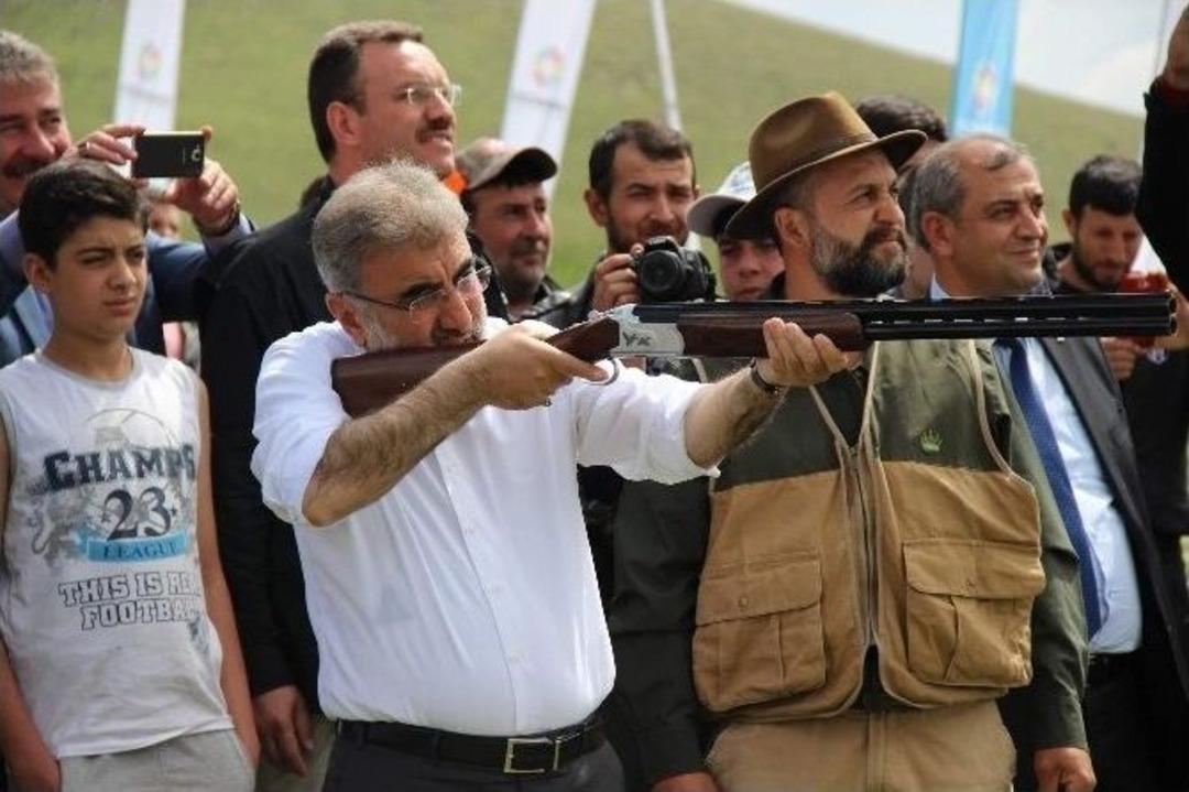 Bakan Yıldız Ve Koruması Atıcılıktaki H&uuml;nerlerini G&ouml;sterdi