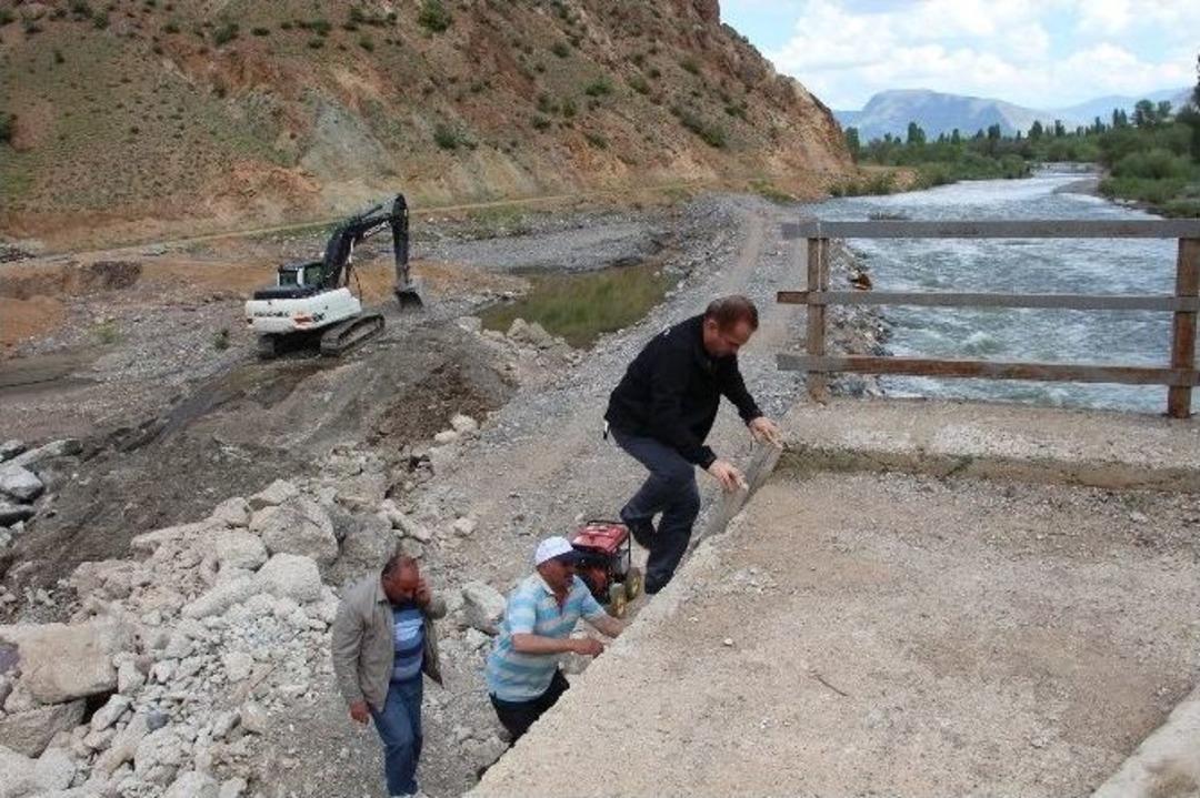 Karataş K&ouml;pr&uuml;s&uuml; Yapılıyor