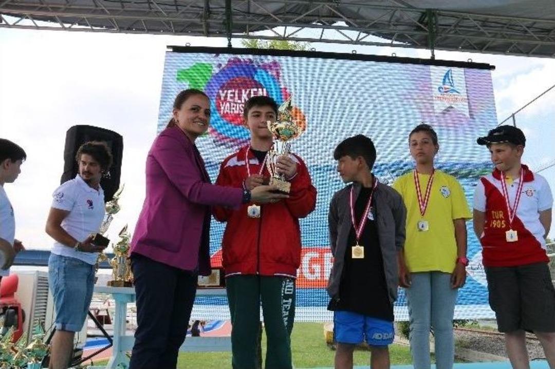 Beyoğlu Yelken Yarışları&rsquo;nda Dereceye Girenler &Ouml;d&uuml;llerini Aldı