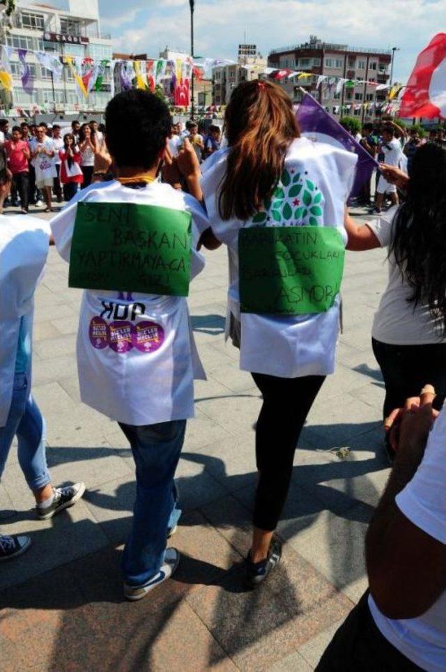 Hdp'lilerden Bisikletli Ve Halaylı Seçim Çalışması