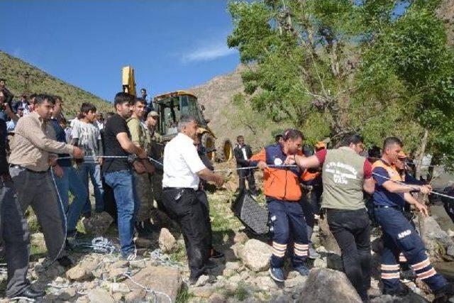 Çatak Deresi'ne Düşen Kadının Cesedi Bulundu