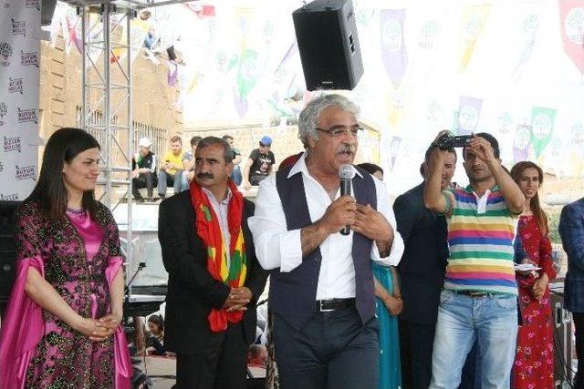 Hdp Mardin Milletvekili Adayları Midyat’ta Miting Düzenledi