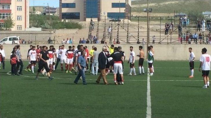 Van’da Amatör Maçta Hakeme Çirkin Saldırı G1