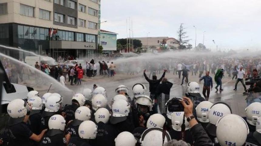 Hdp Mitingindeki Arbedeye 10 G&ouml;zaltı (2)