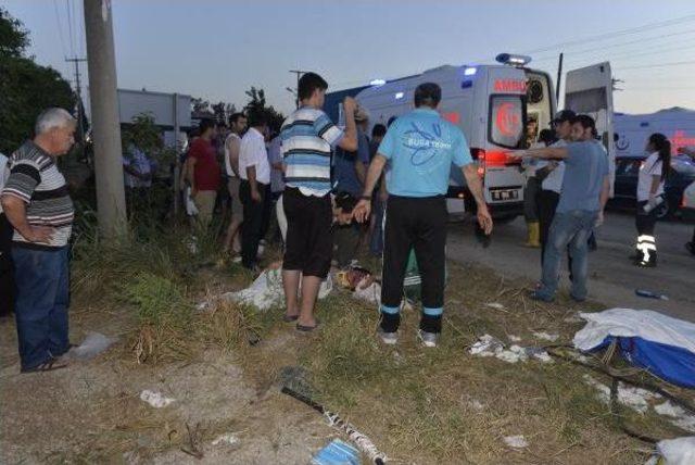 Adana da Kazada &Ouml;len 5 Kişi Pazar Tatilinden D&ouml;n&uuml;yorlarmış 2