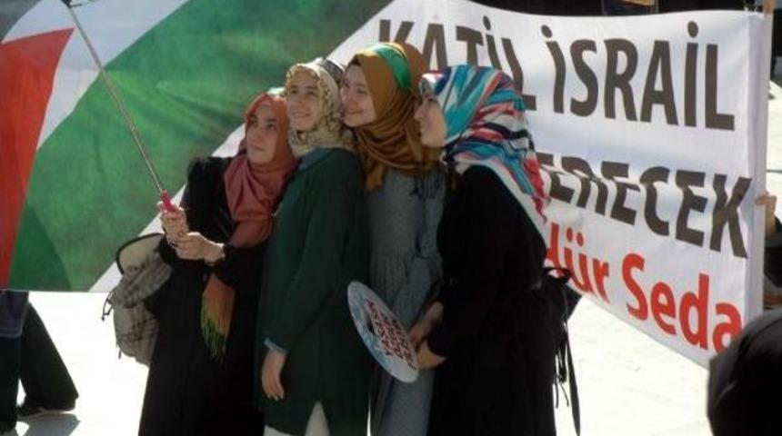 Fotoğraflar // Mavi Marmara Saldırısının 5. Yıld&ouml;n&uuml;m&uuml;nde Binlerce Kişi Y&uuml;r&uuml;d&uuml;