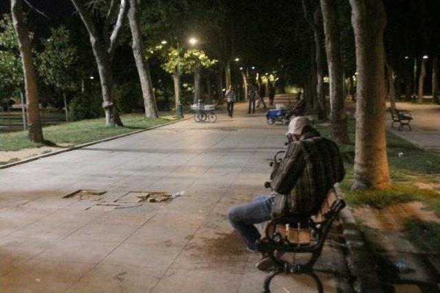 Taksim Meydanı Araç Ve Yaya Trafiğine Açıldı