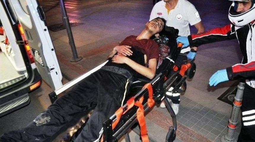 Arkadaşlar Arasında Bı&ccedil;aklı Kavga: 1 Yaralı