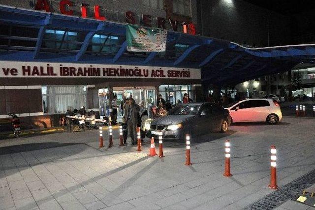 Arkadaşlar Arasında Bıçaklı Kavga: 1 Yaralı