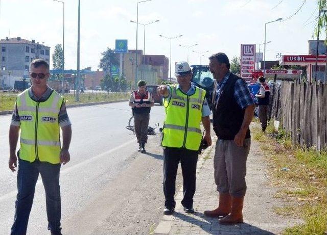 Traktörün Çarptığı Bisikletli Hayatını Kaybetti