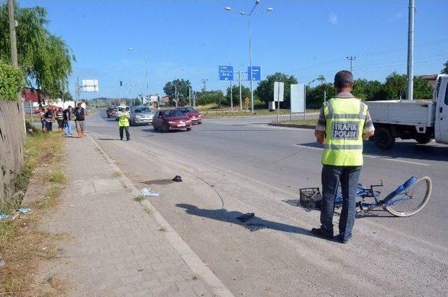 Traktörün Çarptığı Bisikletli Hayatını Kaybetti