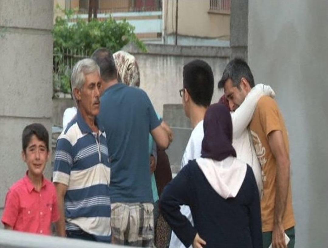 S&uuml;rpriz Ziyarete Gelen &Ccedil;ocuklar, Babalarının &Ouml;l&uuml;s&uuml;yle Karşılaştı