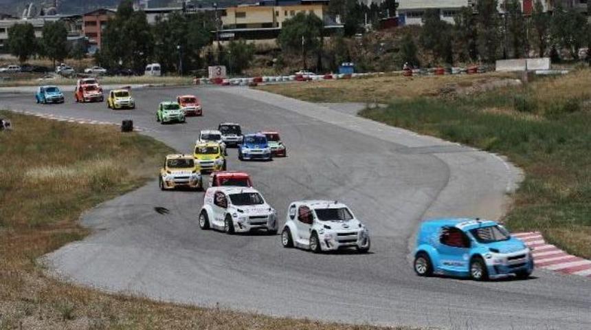 Oyuncu Ümit Erdim, Yarışta Takla Atan Otomobilden Sağlam Çıktı