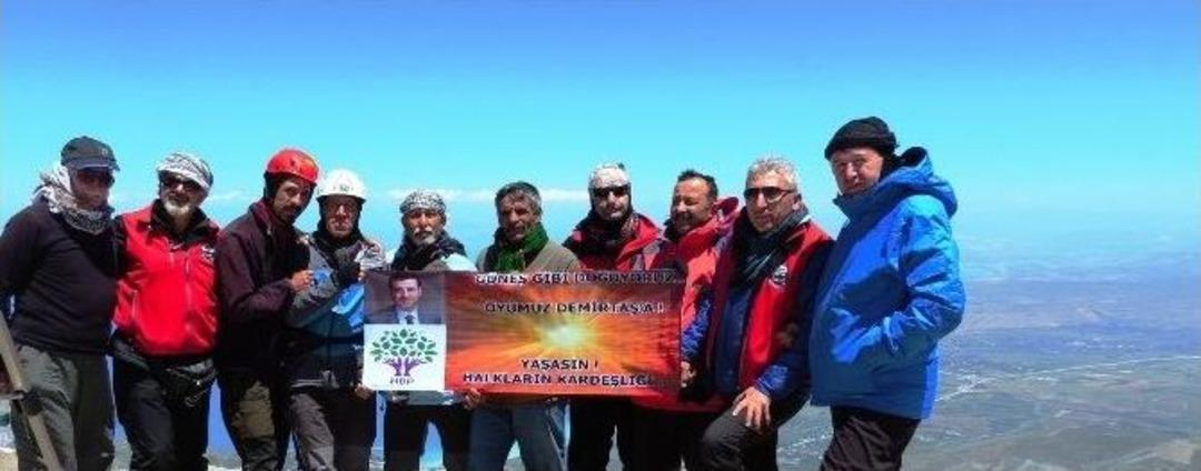 Hakkarili Dağcılar Artos Dağı&rsquo;nda