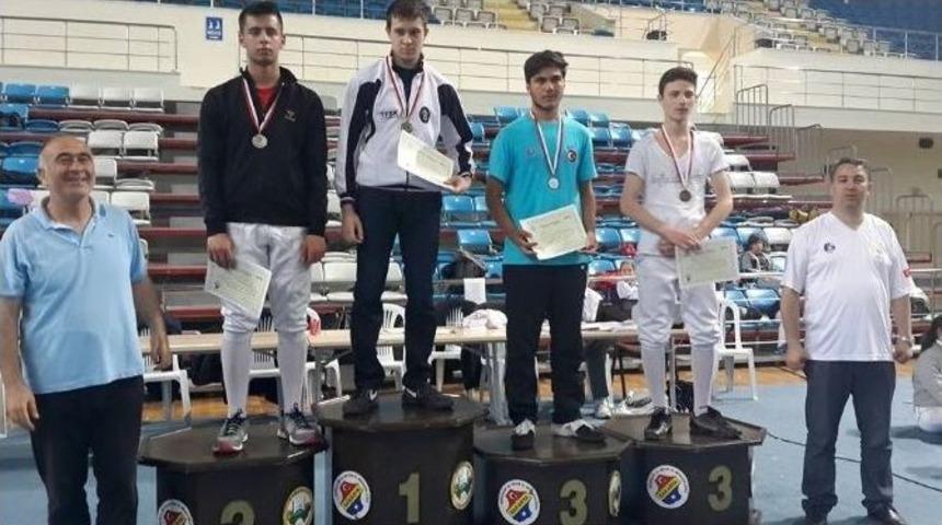 Erzurum&rsquo;un Madalya Avcısı Eskrimcileri