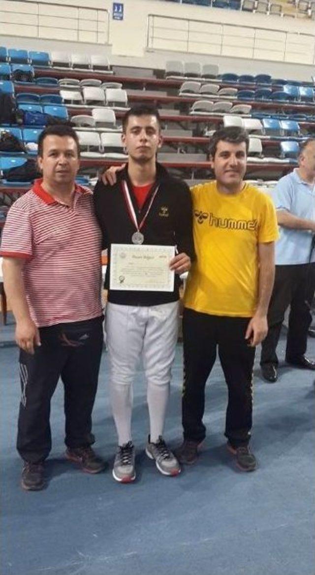 Erzurum&rsquo;un Madalya Avcısı Eskrimcileri 1