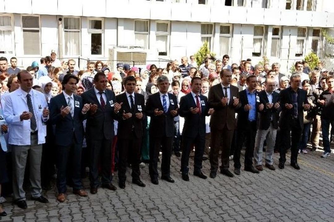 Sağlık &Ccedil;alışanları Dr. Kamil Furtun İ&ccedil;in G&uuml;m&uuml;şhane&rsquo;de T&ouml;ren D&uuml;zenledi