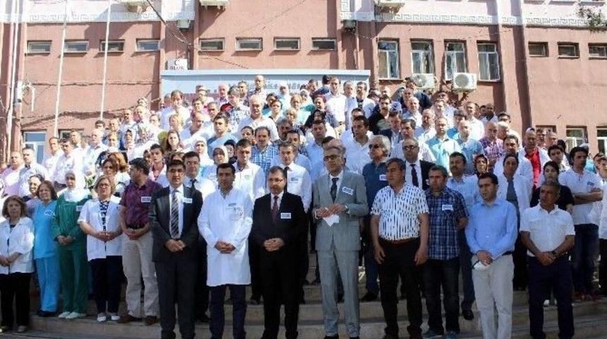 Sağlık&ccedil;ılar 15 Dakika İş Bıraktı