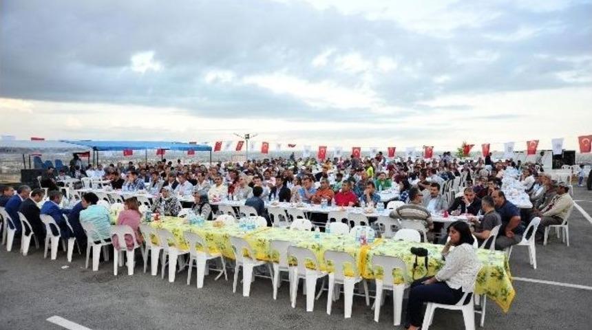 T&uuml;t&uuml;nc&uuml; Personeliyle Buluştu