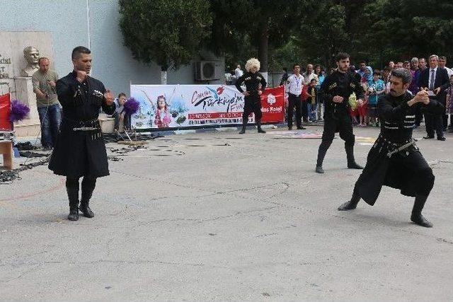 İhlas Koleji’nin 5’incisini Düzenlediği Canım Türkiyem Fuarı Ziyaretçilerini Türkiye’nin Dörtbir Köşesine Taşıdı