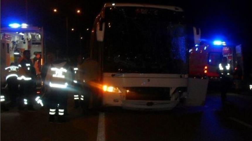 Tur Otob&uuml;s&uuml; Kanala D&uuml;şt&uuml;: 11 Yaralı