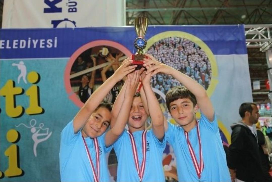B&uuml;y&uuml;kşehir&rsquo;in Spor Okulları&rsquo;ndan Muhteşem G&ouml;vde G&ouml;sterisi