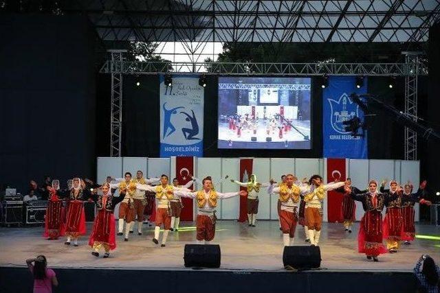 İzmir&rsquo;de Halk Oyunları R&uuml;zgarı 1