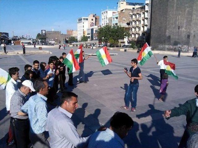 Diyarbakır da Barzani ye Bayraklı Destek 3